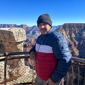 Meet your Posher, Siervo de dios